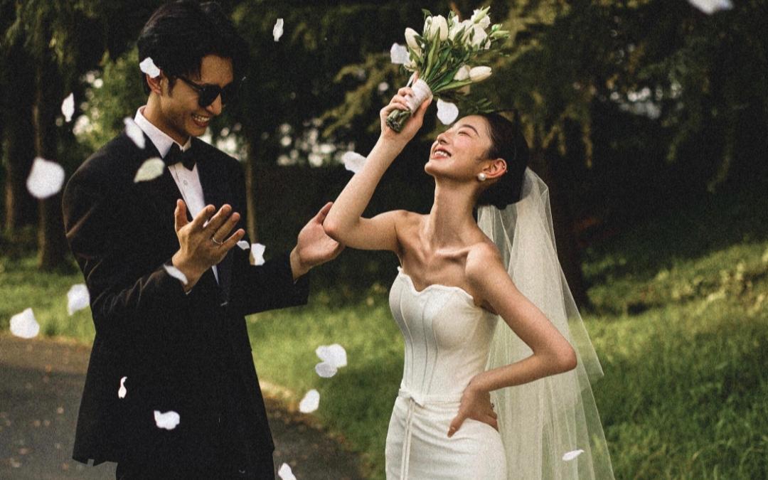 自由感封神‼️被我的情绪胶片婚纱照美哭