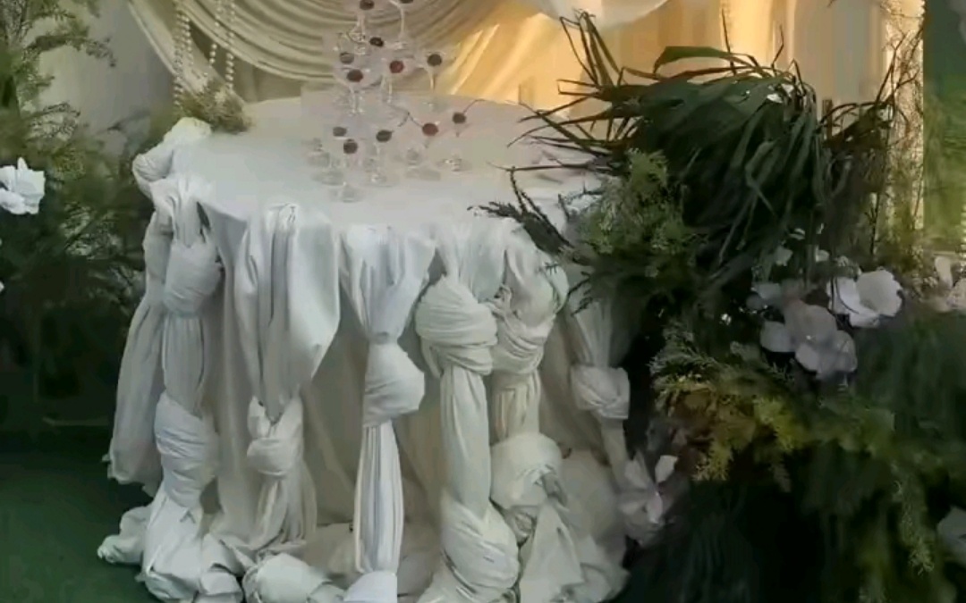 浪漫好看的香檳色布曼戶(hù)外婚禮