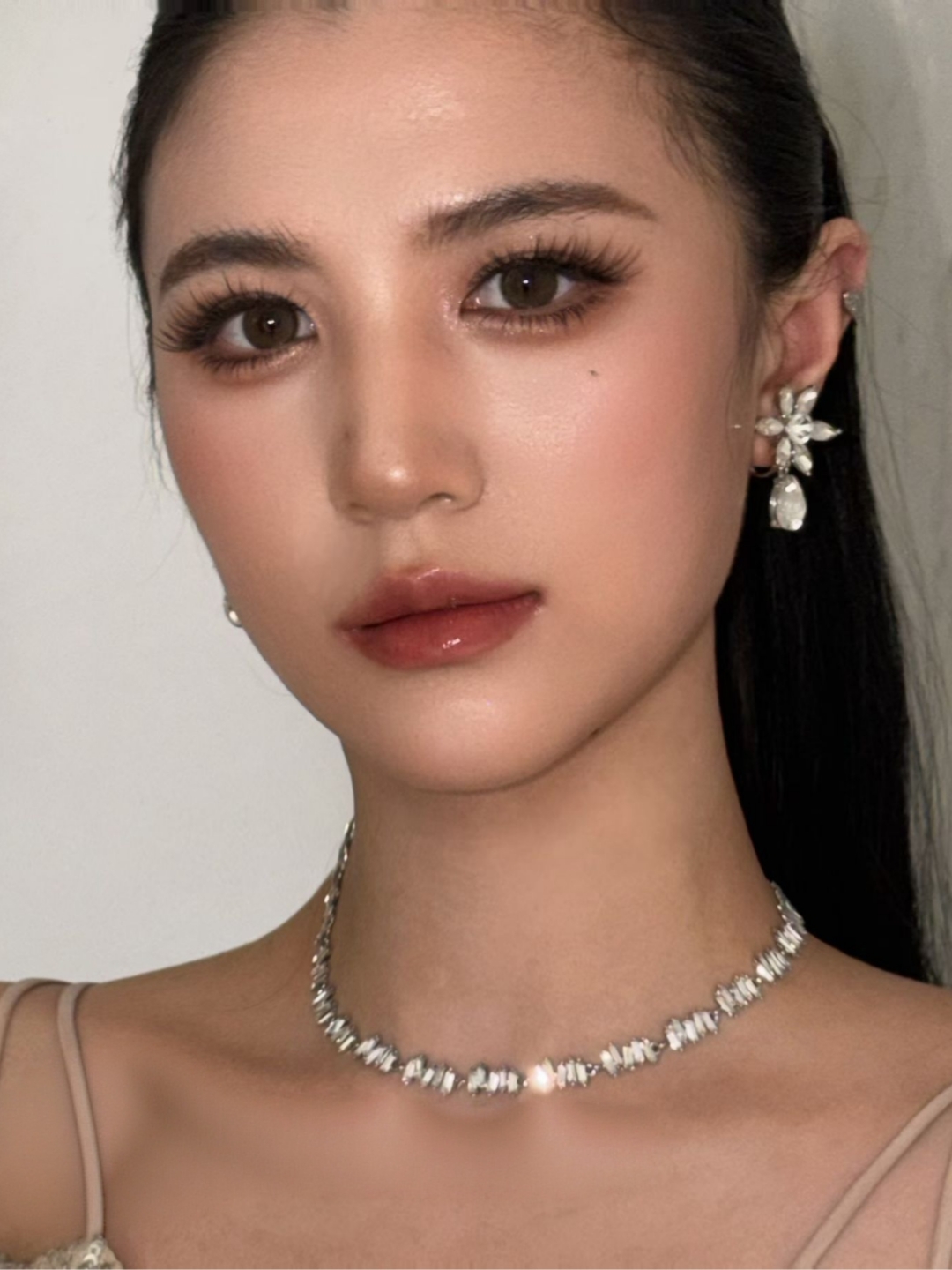 #礼服造型
清冷感千金妆｜是自带高光的富家千金氛