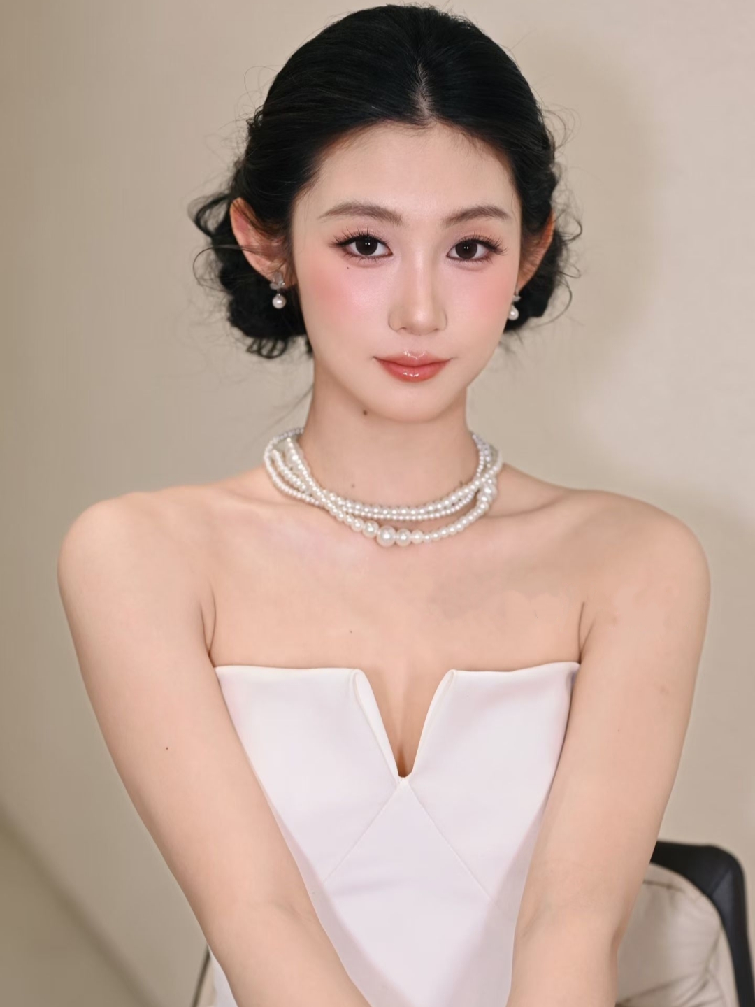 花苞丸子搭配减龄妆造
温温柔柔的超显嫩