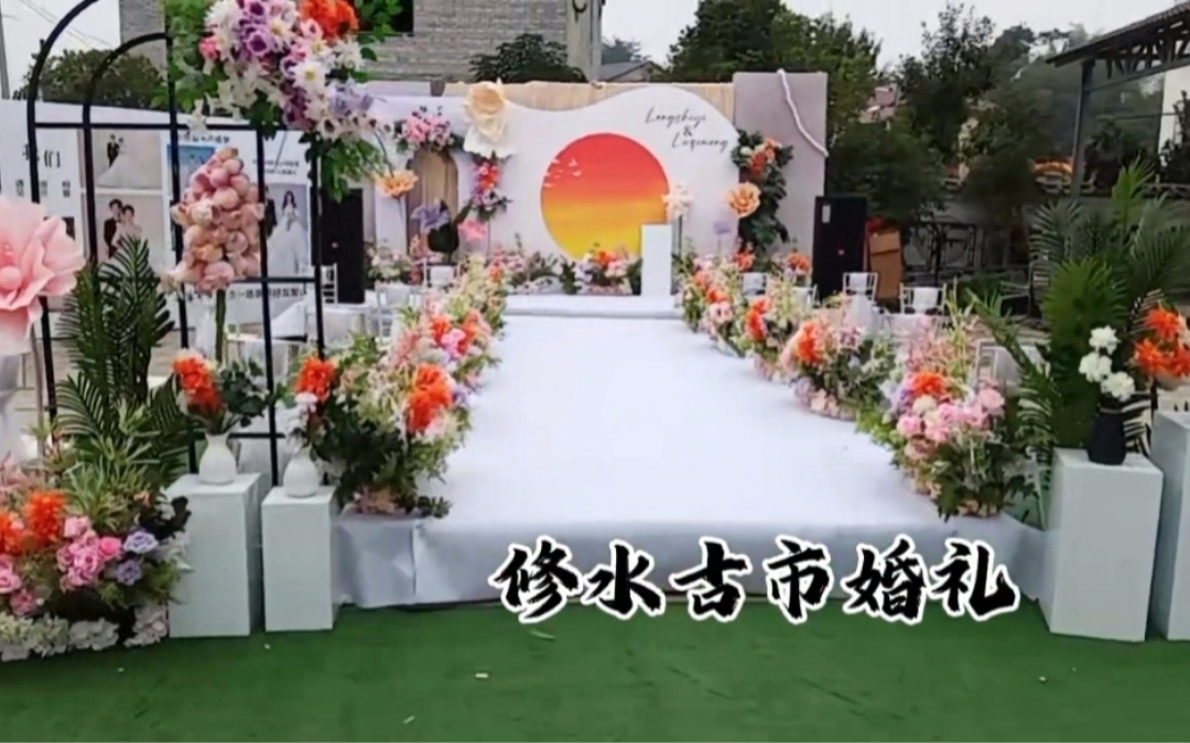 暖橙花簇配落日，小眾清新又具設(shè)計(jì)感的浪漫婚禮