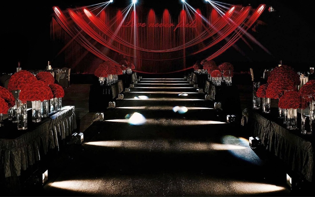 红黑撞色 满满的高级感