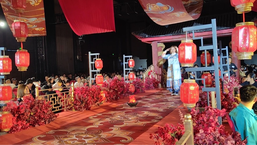 喜娘燃香敬天祈福 南扬中式现场