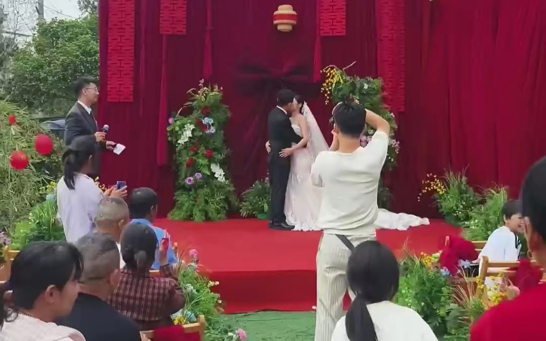 家门口的挑高婚礼 