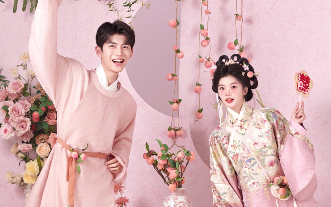 哇哦，欢喜冤家拍上小桃仙咯~新中式婚纱照