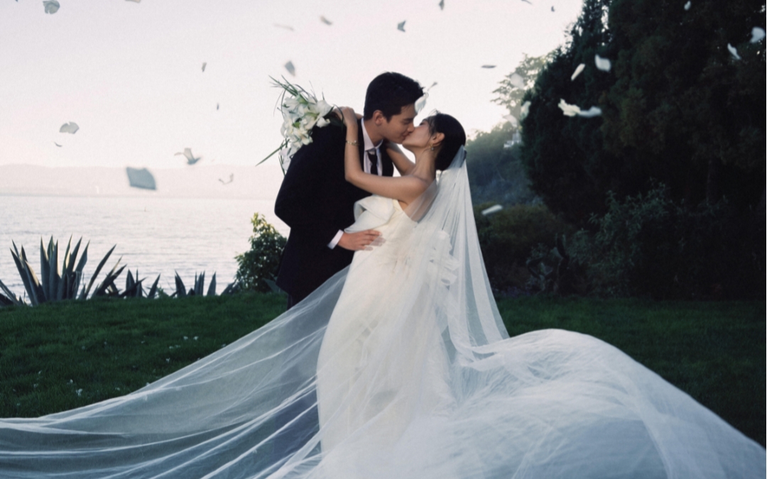 這組草坪婚紗照把“野生浪漫”焊在鏡頭里了?