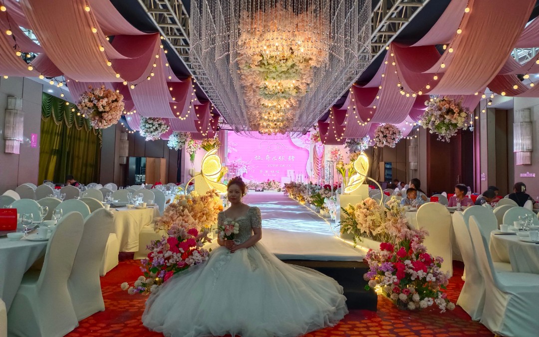 繁花轻拥，珠光微漾，共赴这场只属于你们的粉系盛宴