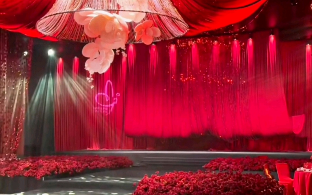 紅色系布幔花藝酒店婚禮