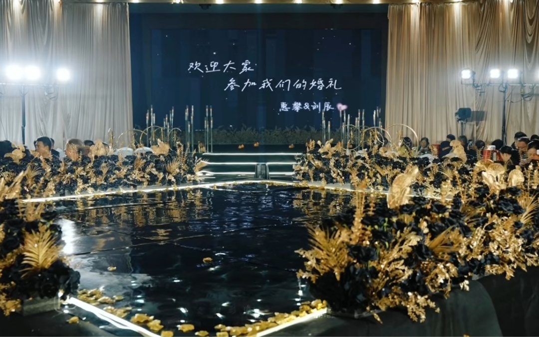 黑金色