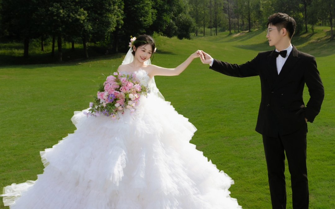 森系草坪婚纱照🍃高级氛围感直接拉满