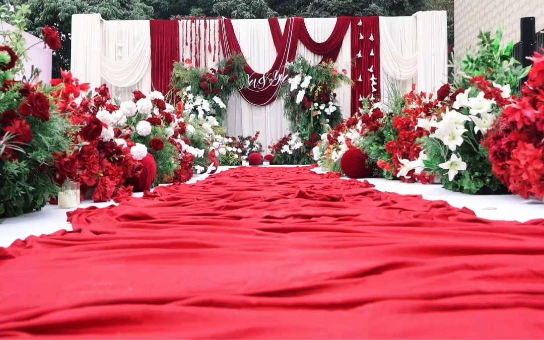 紅與香檳色的默契搭配