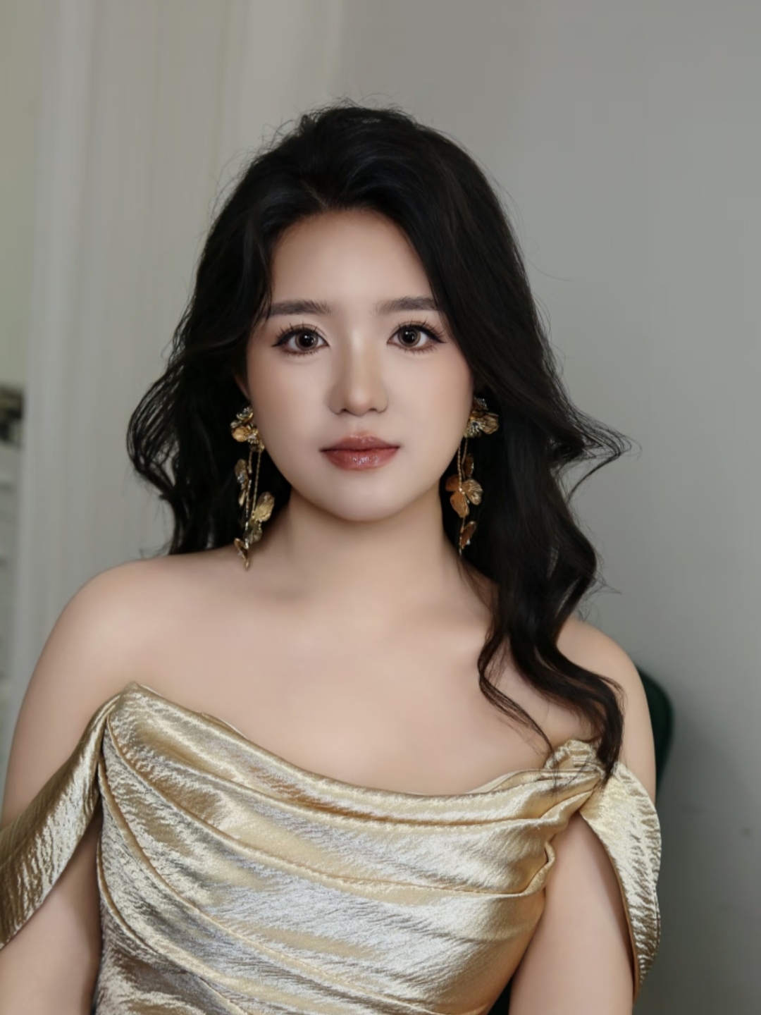 御姐敬酒服造型