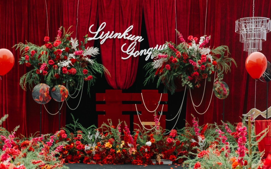 墜入綺夢 | 紅黑撞色小眾復(fù)古婚禮