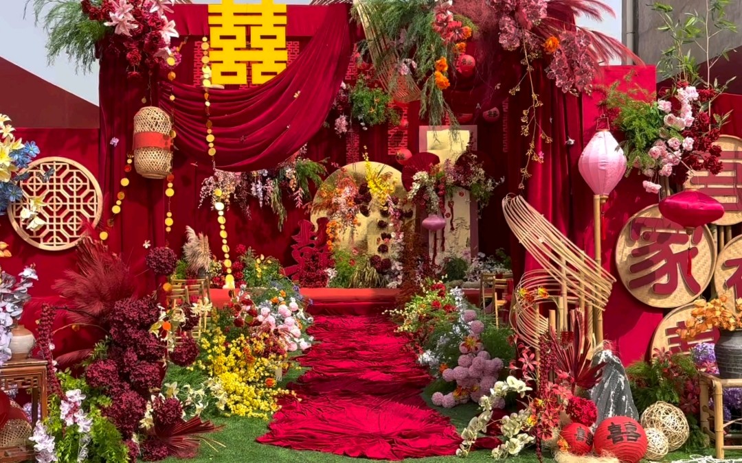 红金交织，典雅婚宴视觉