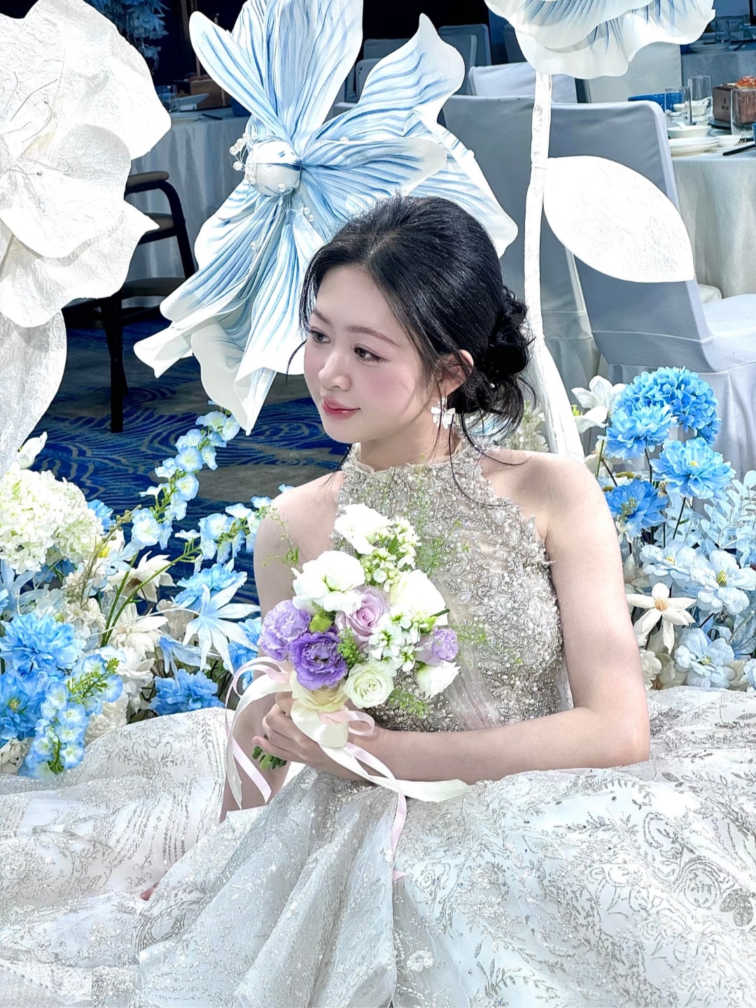 低盘发婚纱造型