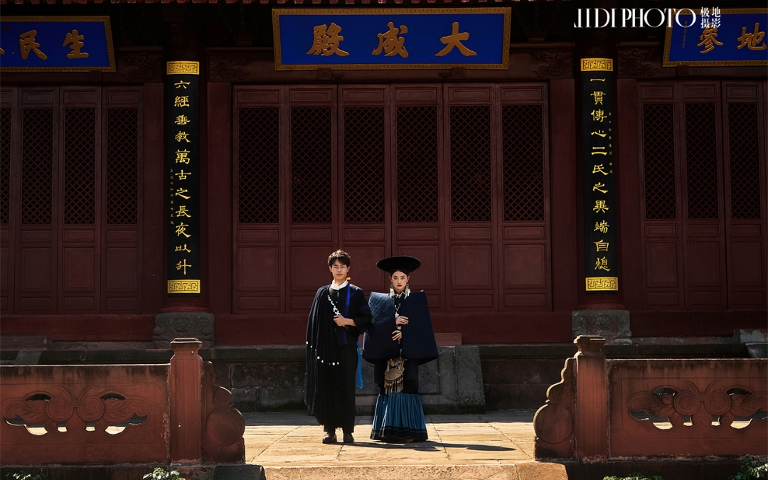 彝族婚纱照外景风格