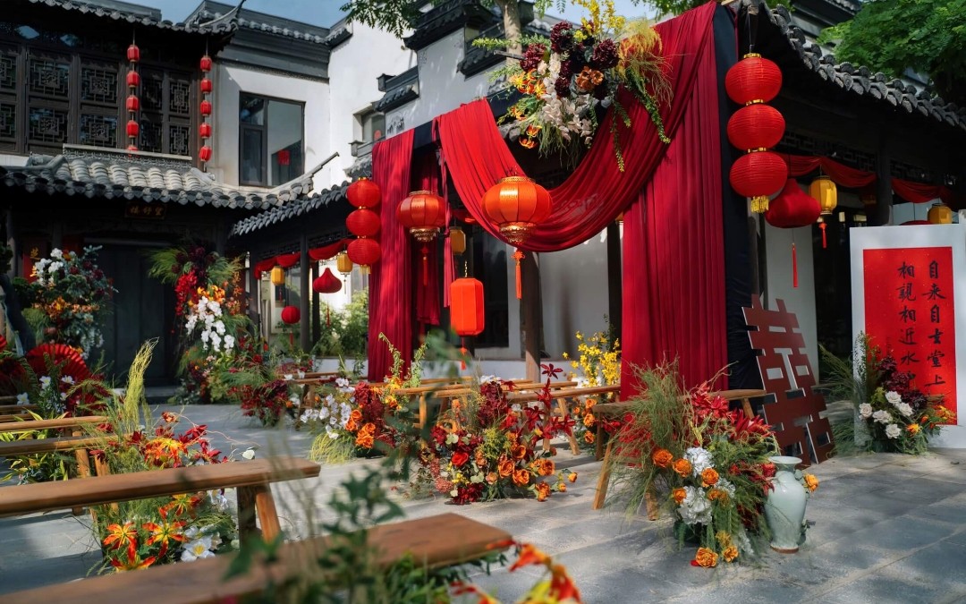 中式婚禮映庭院，傳統(tǒng)之美靜謐呈現(xiàn)