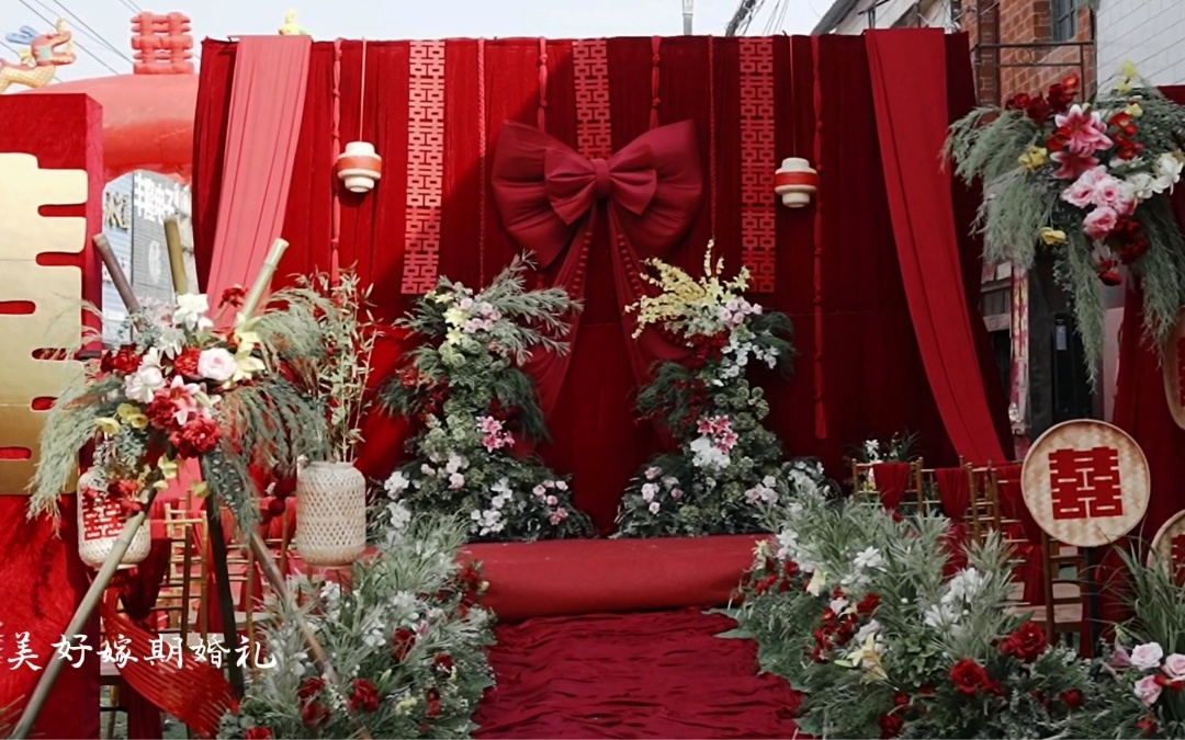 红丝绒主题乡村婚礼，喜庆与浪漫自然交融