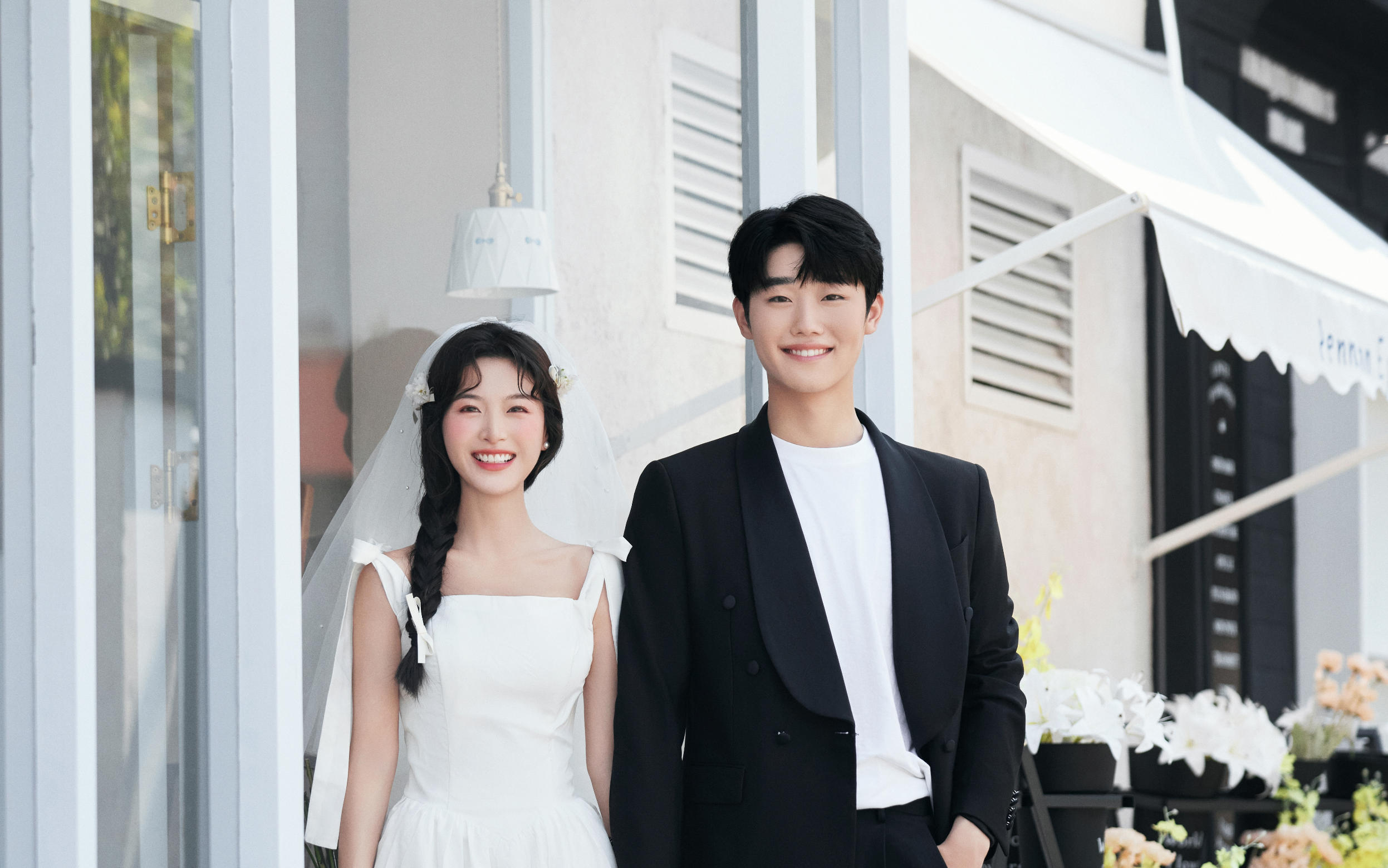 在咖啡店拍婚紗照居然可以這么出片兒