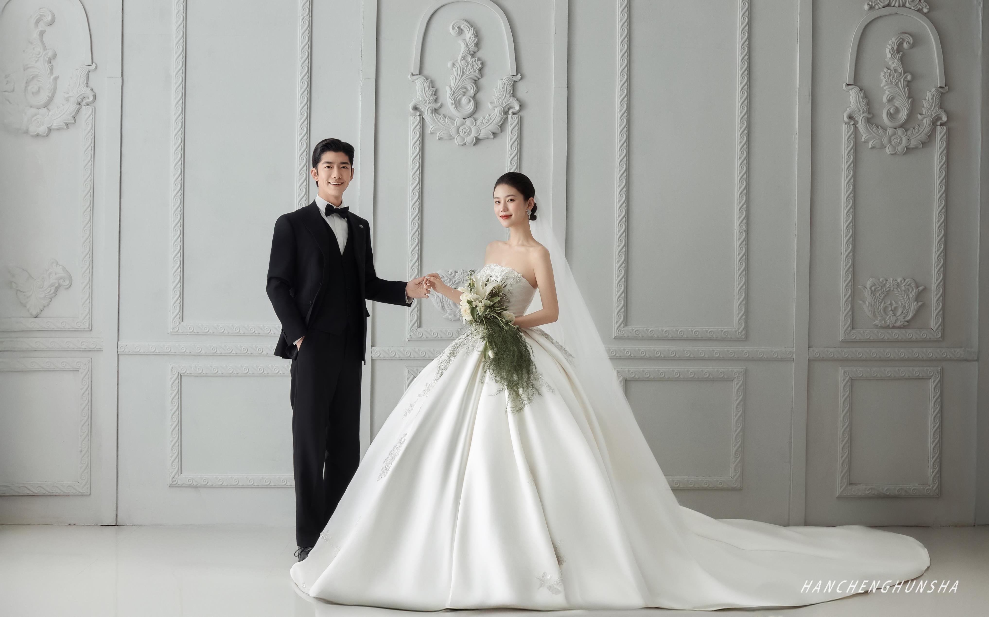 經(jīng)典永恒?永不過時的室內(nèi)極簡主義婚紗照