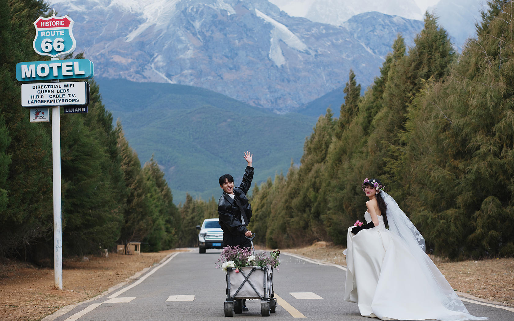 不要怀疑丽江公路旅行婚纱照氛围感 太美啦~