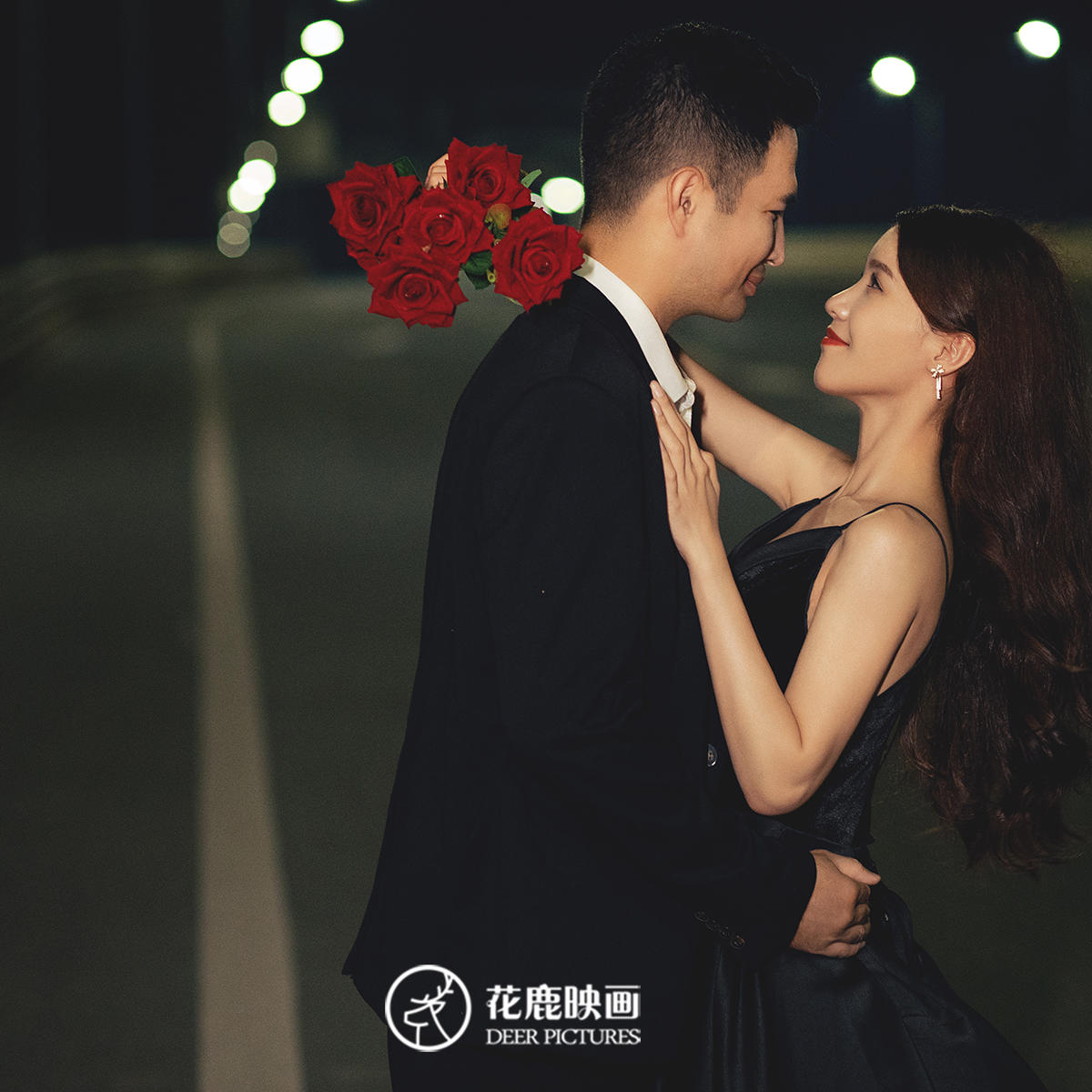 公路电影质感婚纱照｜享受夜色带来的惬意与浪漫
