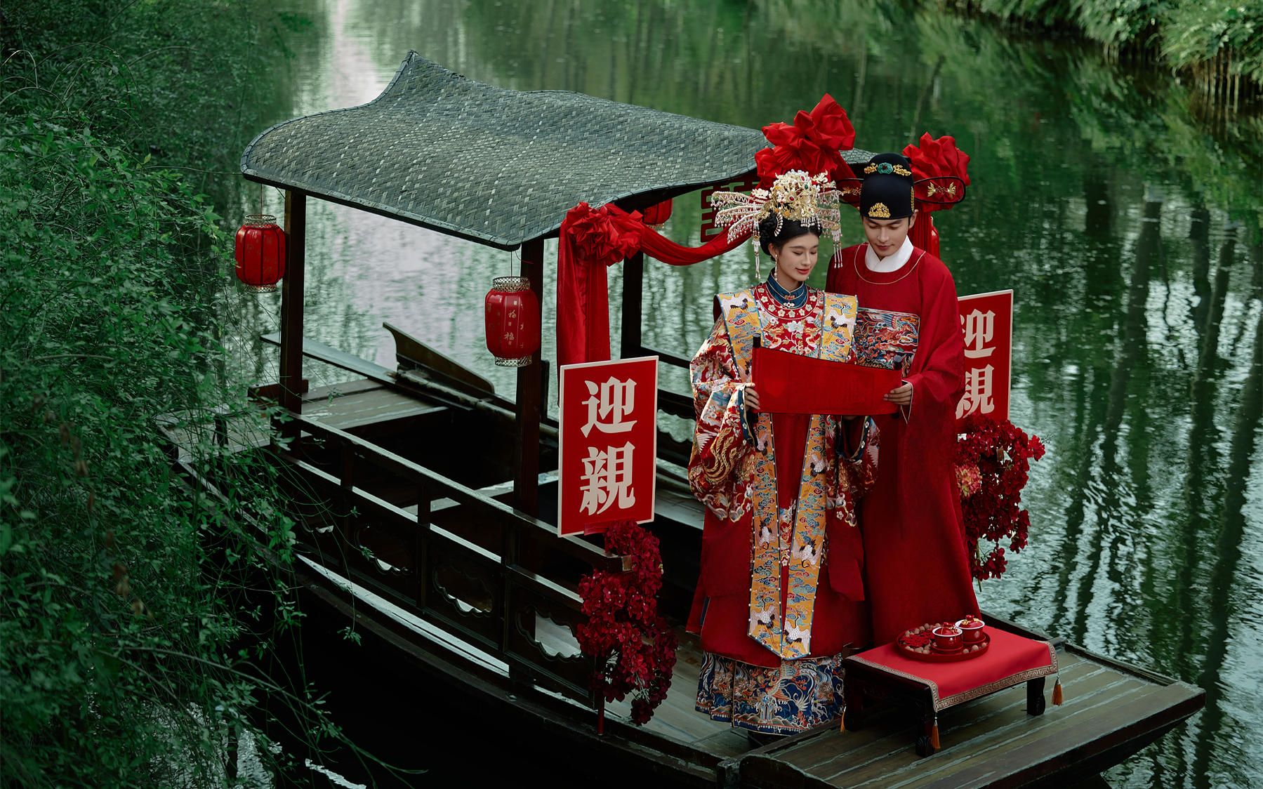 這才是中國人骨子里的浪漫！水上漢服婚紗照美到窒息