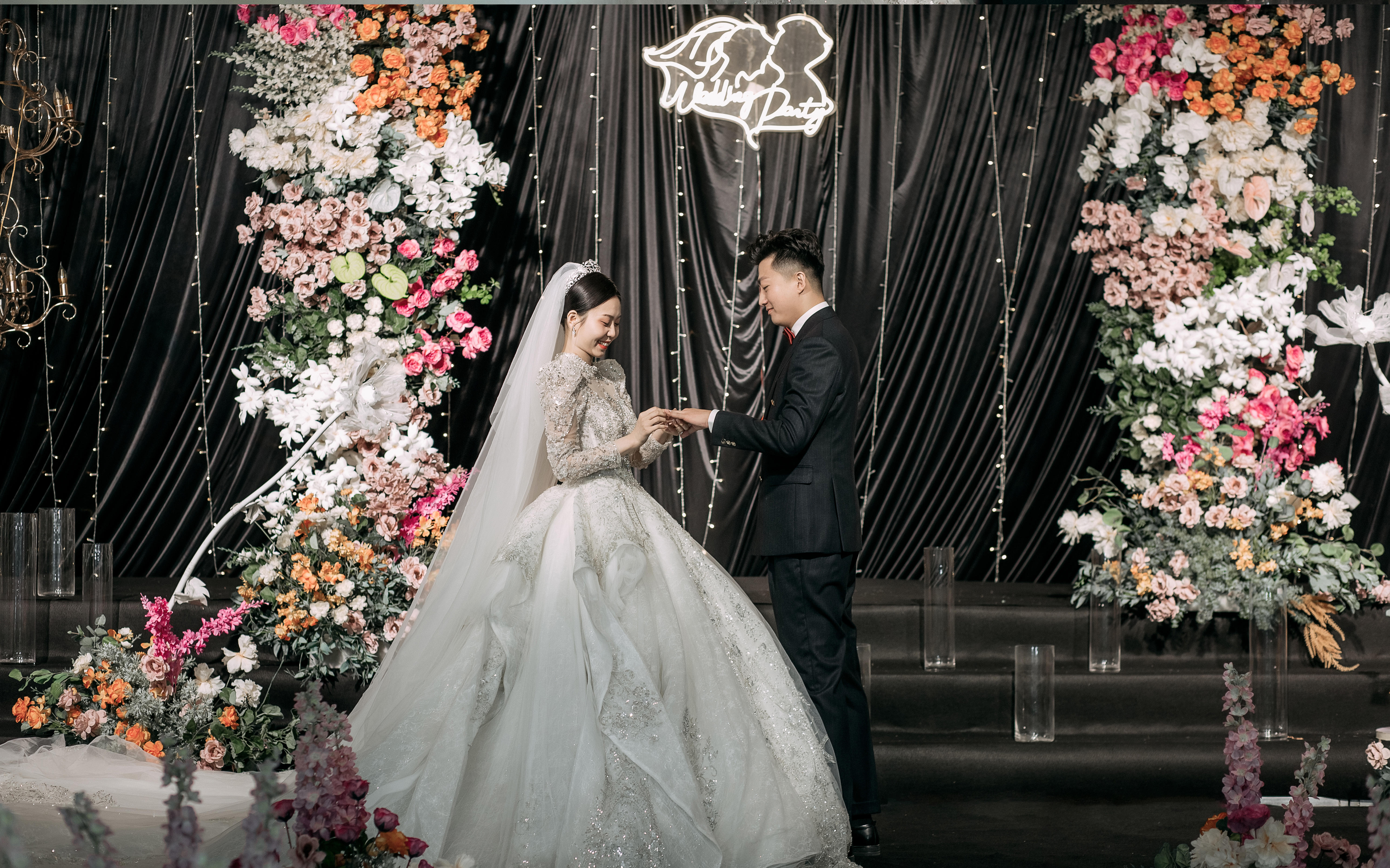 鲁班十九楼全水晶吊顶婚礼