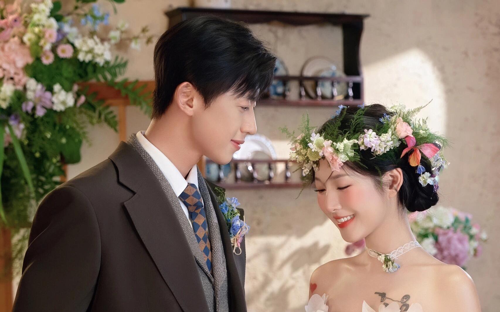 【拍到了少女感满满的花房婚纱照】