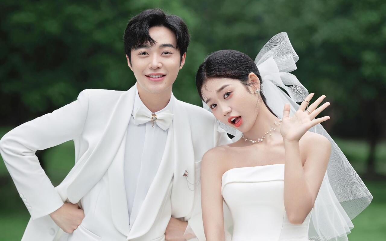 我也不想心動(dòng)啊??可這是草坪森系婚紗照誒！