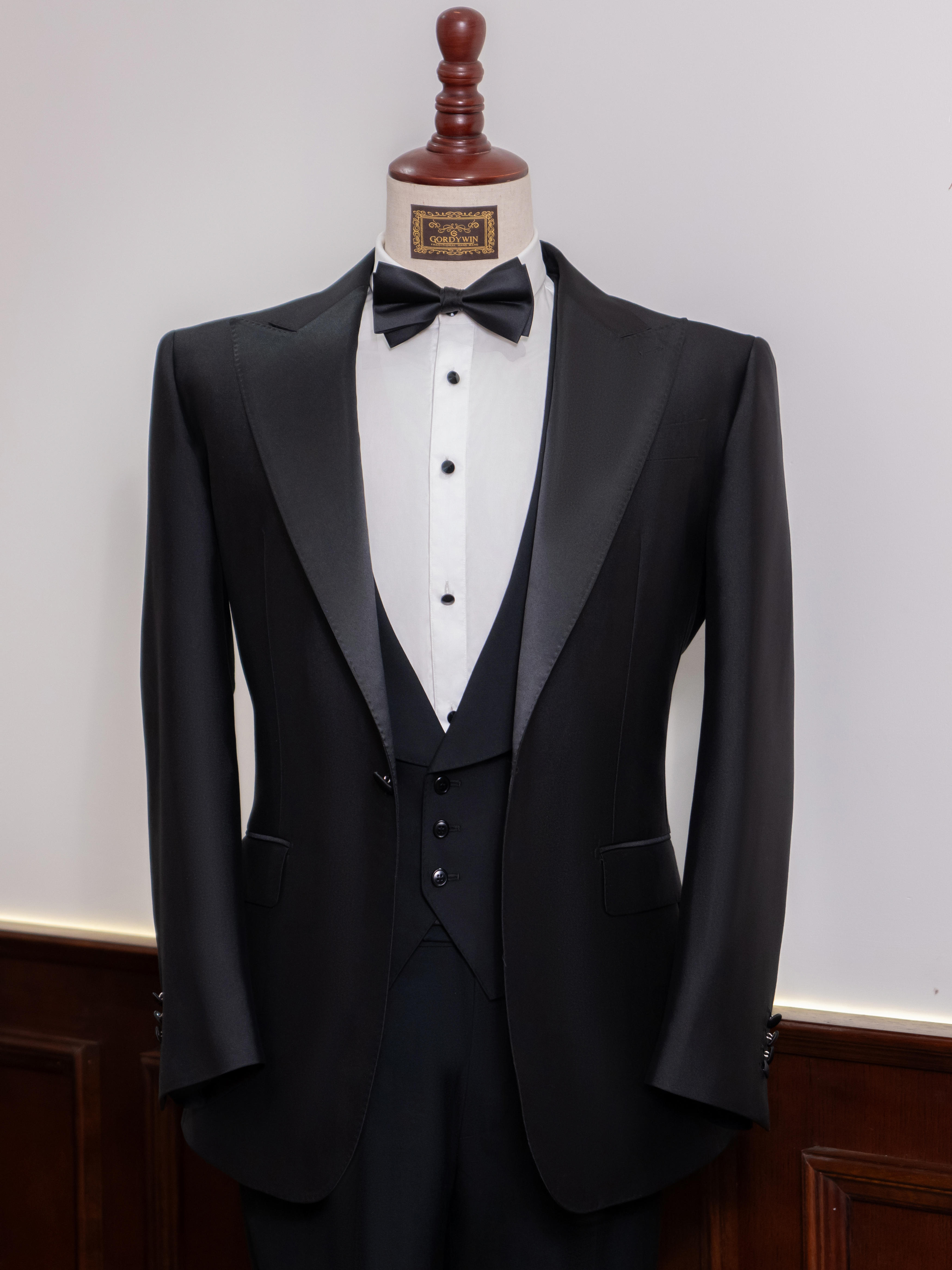 经典系列 | 黑色塔式多礼服