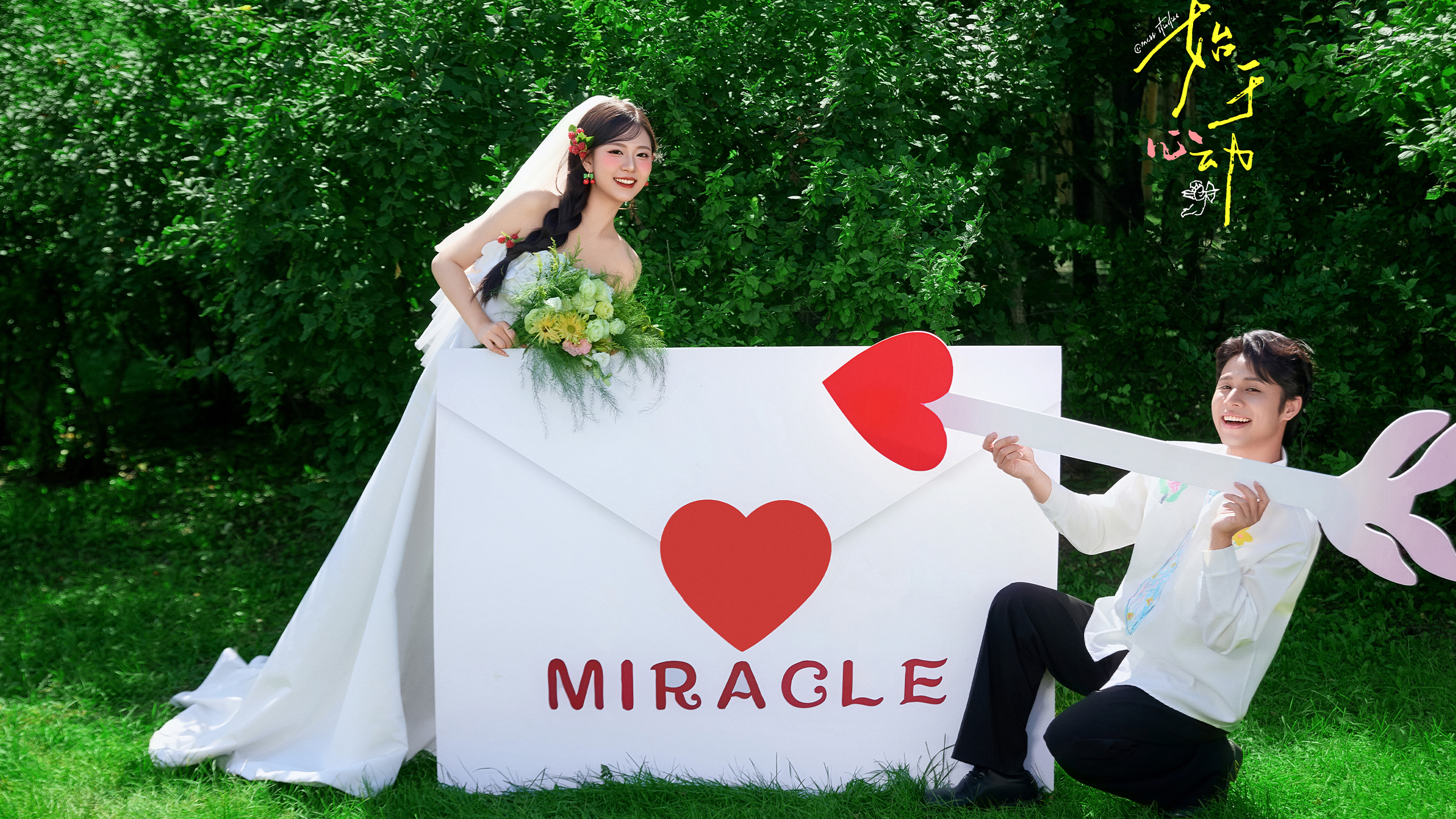 热恋气息铺满整个婚纱照