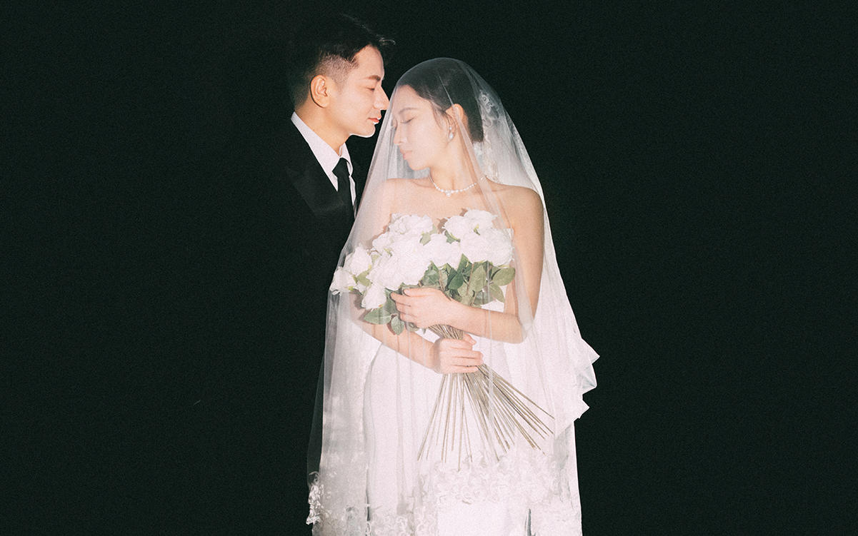 客片分享~极简纯黑婚纱照