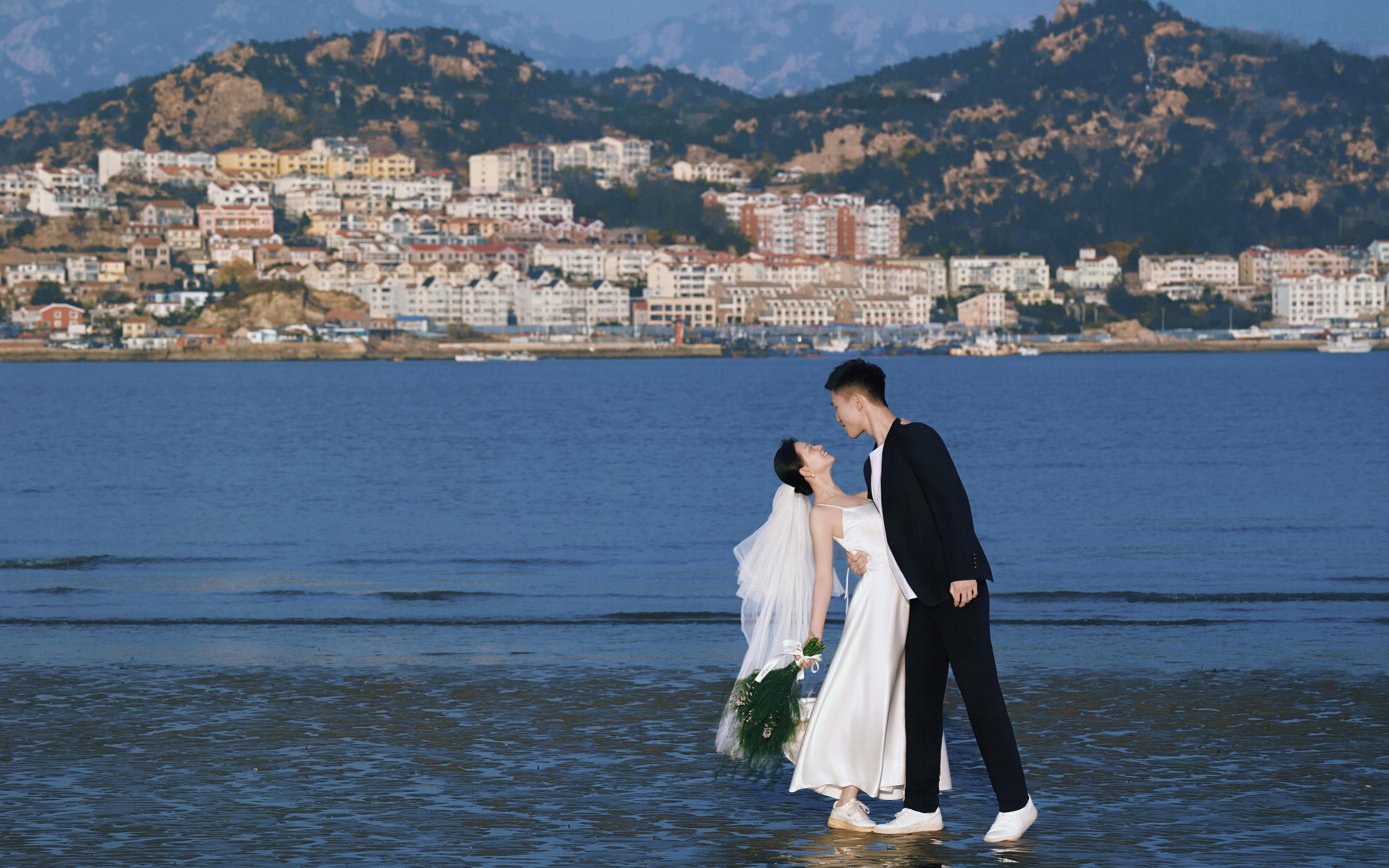 高素雅夫妇/崂山海边沙滩