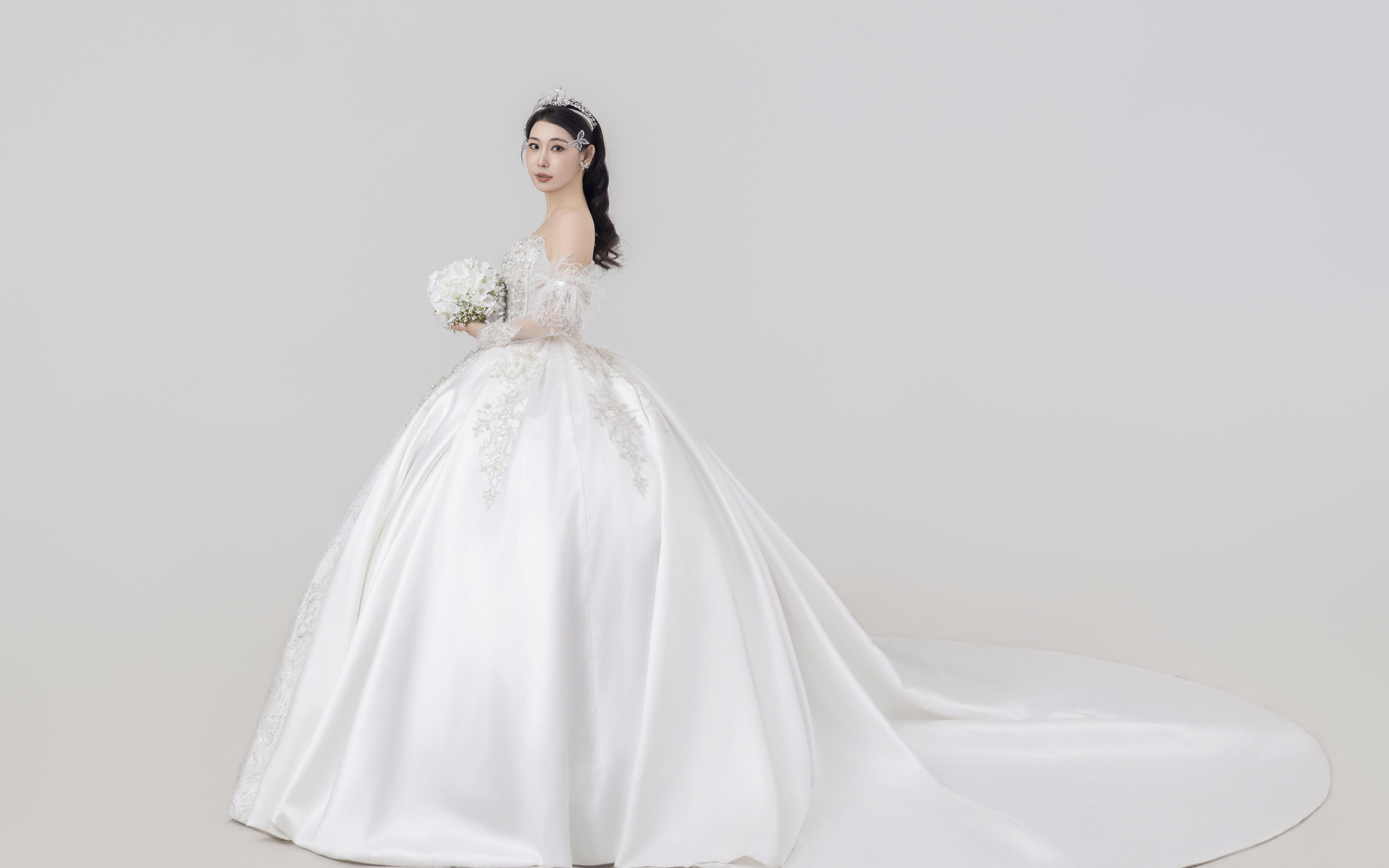 维纳斯室内白纱客片