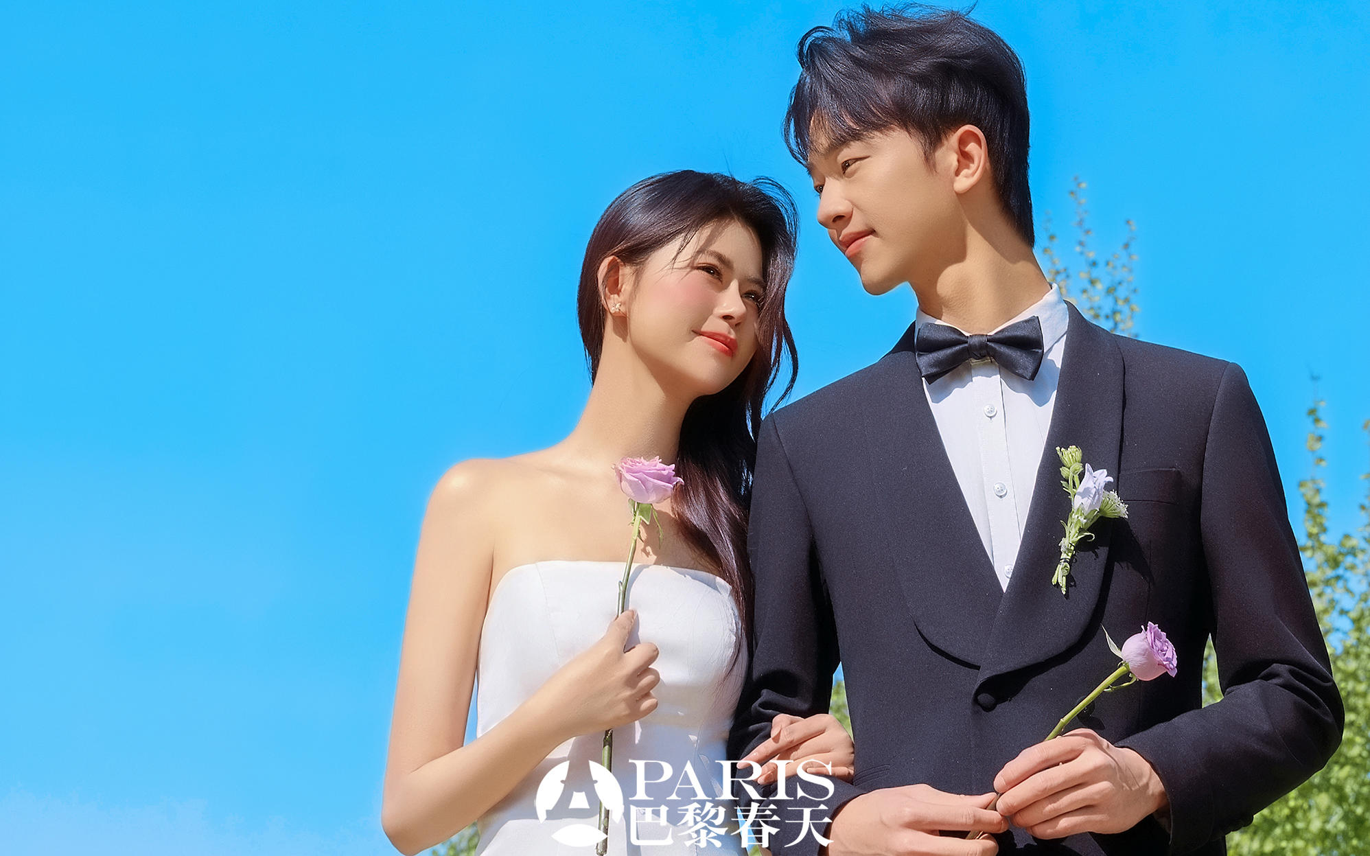 還得是草坪婚紗照?總是會(huì)反復(fù)心動(dòng)呀
