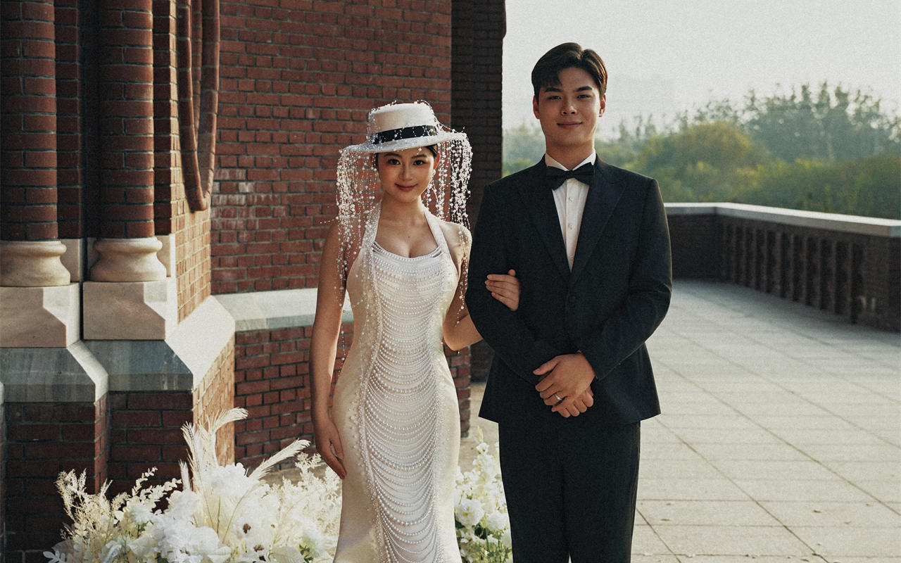 当白纱撞进哥特式穹顶，每一帧都是神明祝福的模样