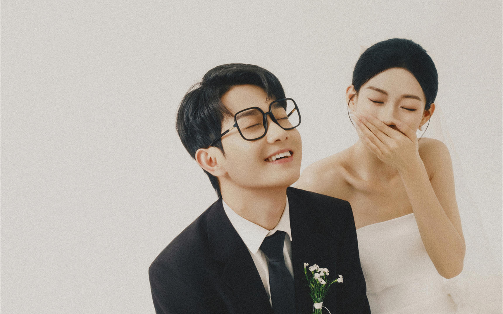 纪实感小众简约风婚纱照