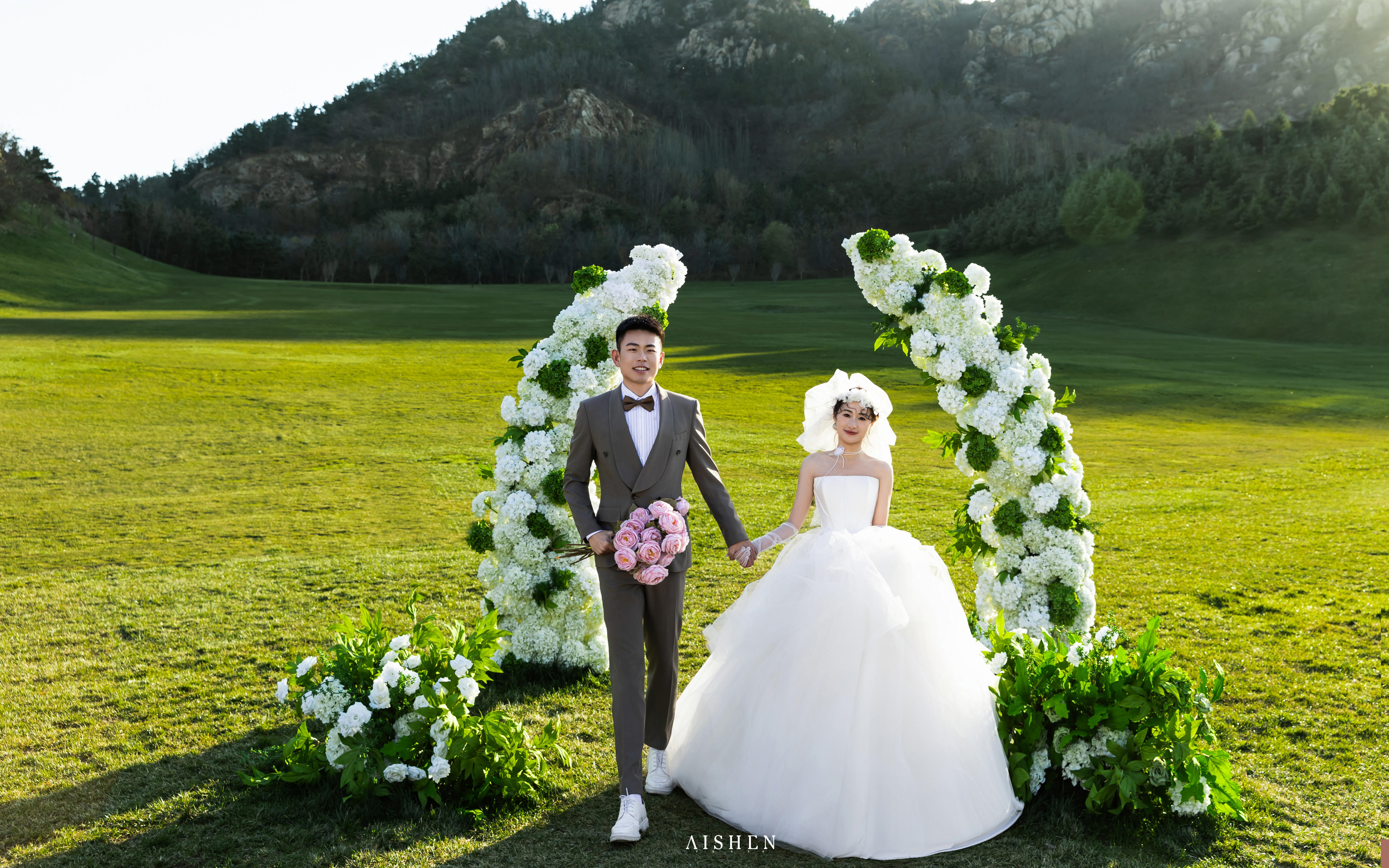 客片｜找到了❗一定要拍的草坪婚纱照