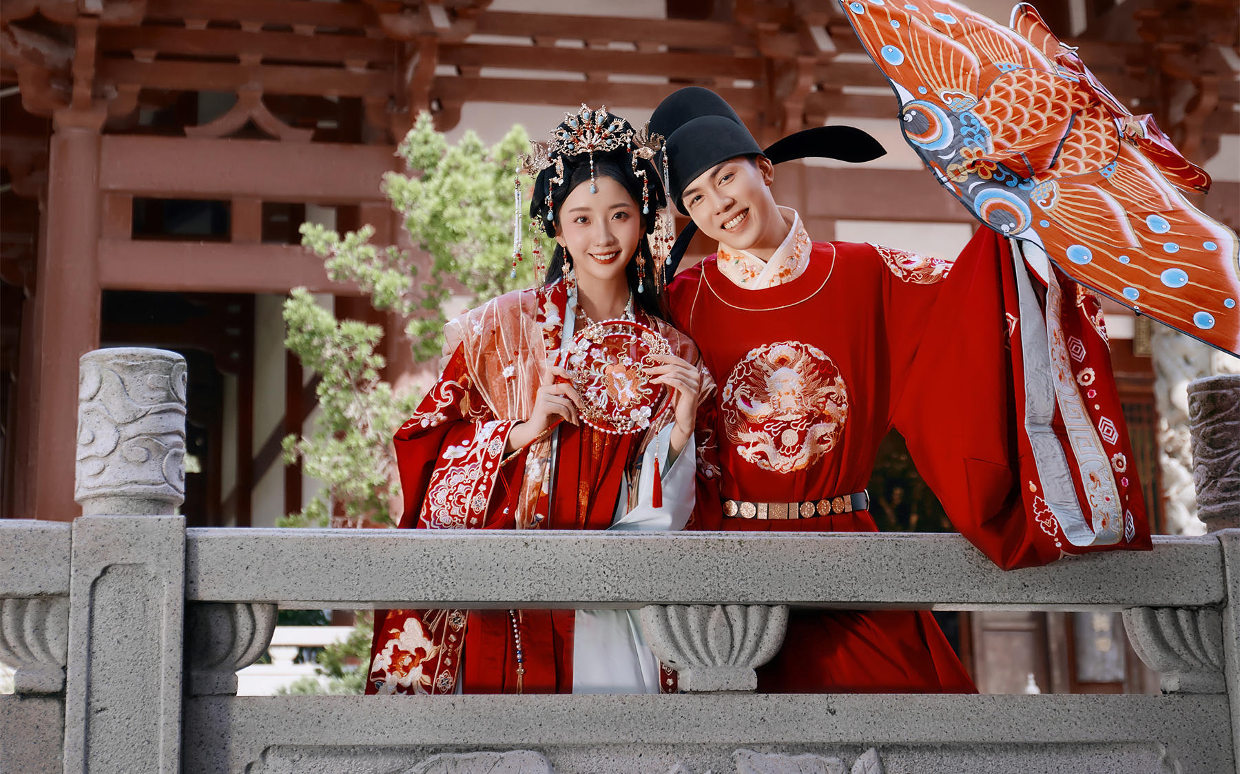 尽显雍容华贵又明艳动人 !汉服婚纱照