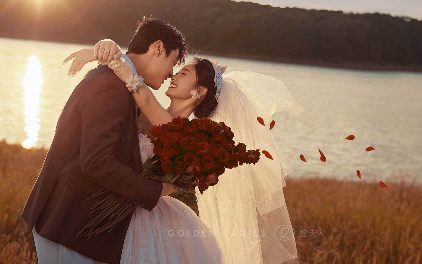 會(huì)反復(fù)心動(dòng)的??夕陽(yáng)婚紗照美到我心巴上
