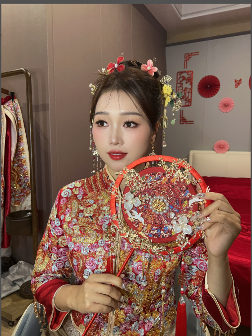 单眼皮调整后的高级妆容