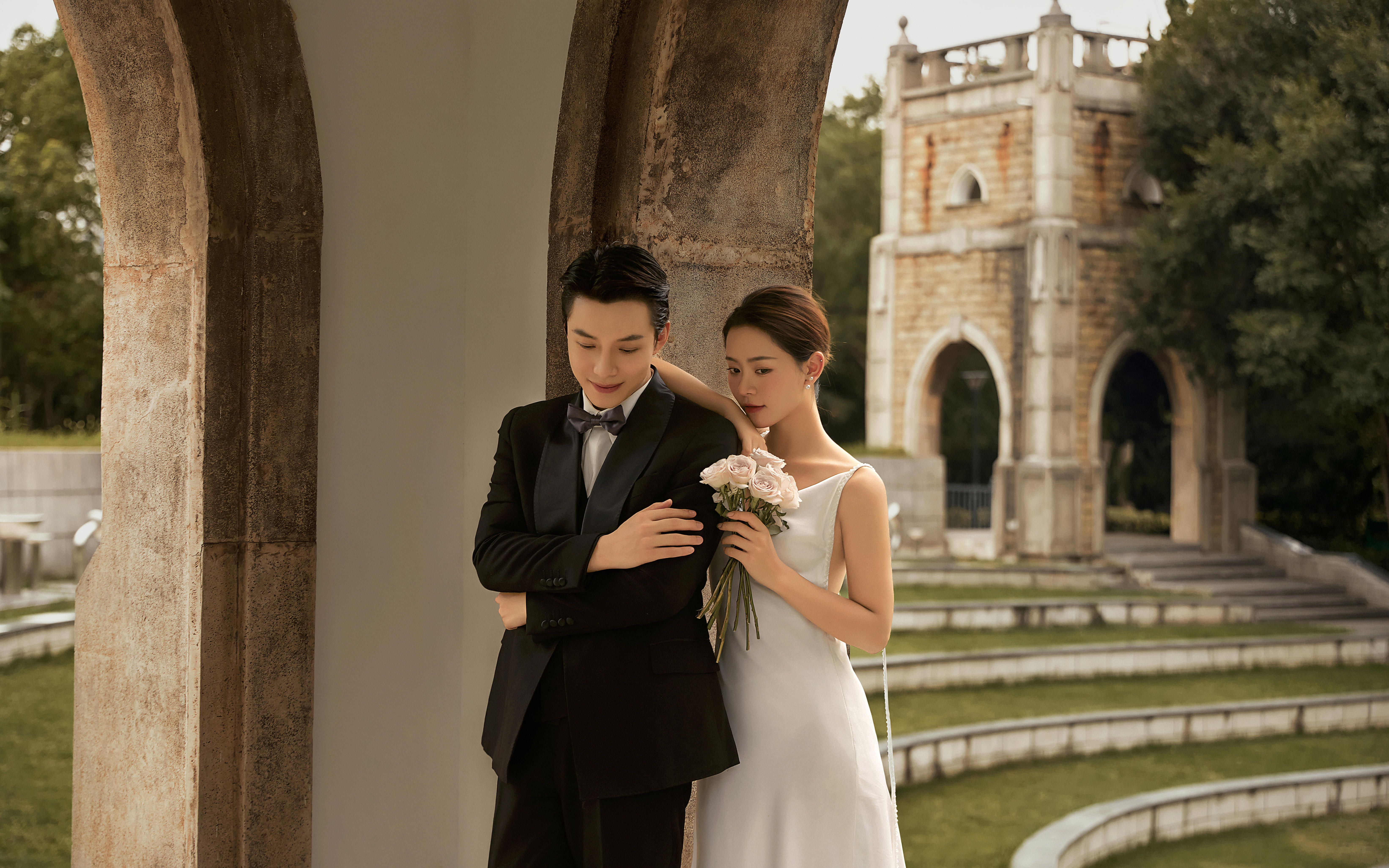 闖進(jìn)時光的莊園，做一場盛大的夢。浮雕是歲月的詩，