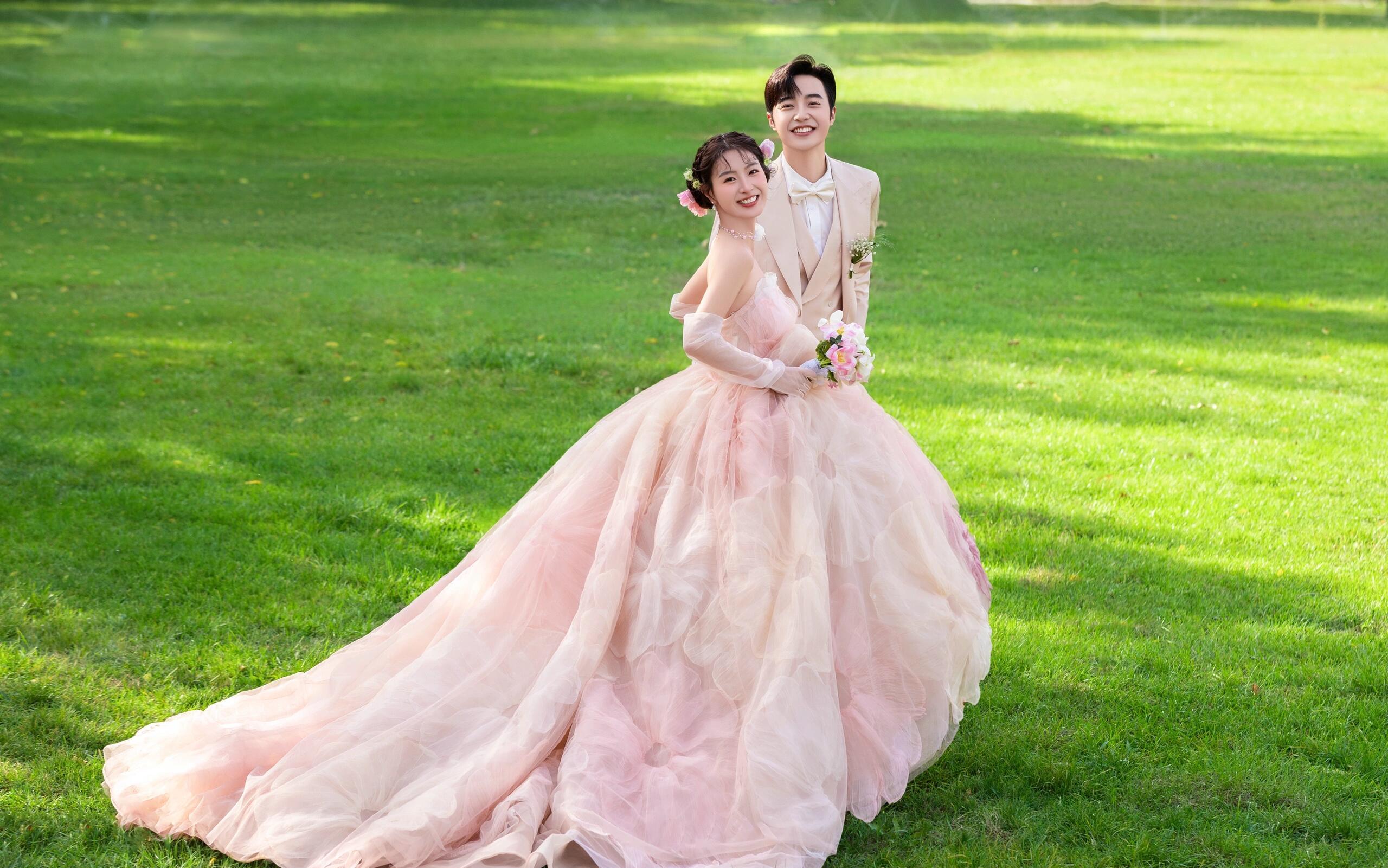 美到想私藏！公主風森系婚紗照太戳我了?。? style=