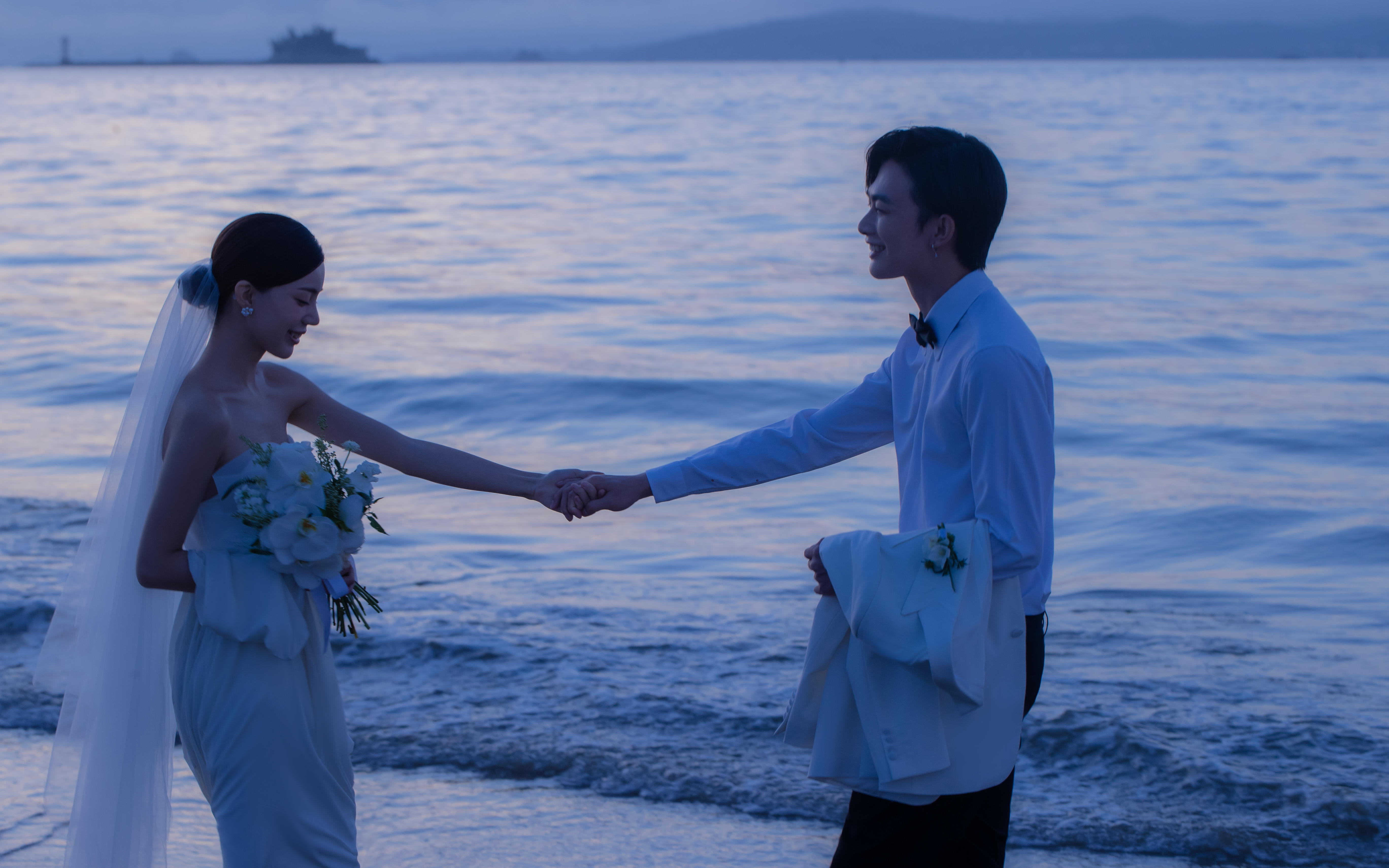 和你一起陷入迷人的黄昏🧡夕阳海景婚纱照