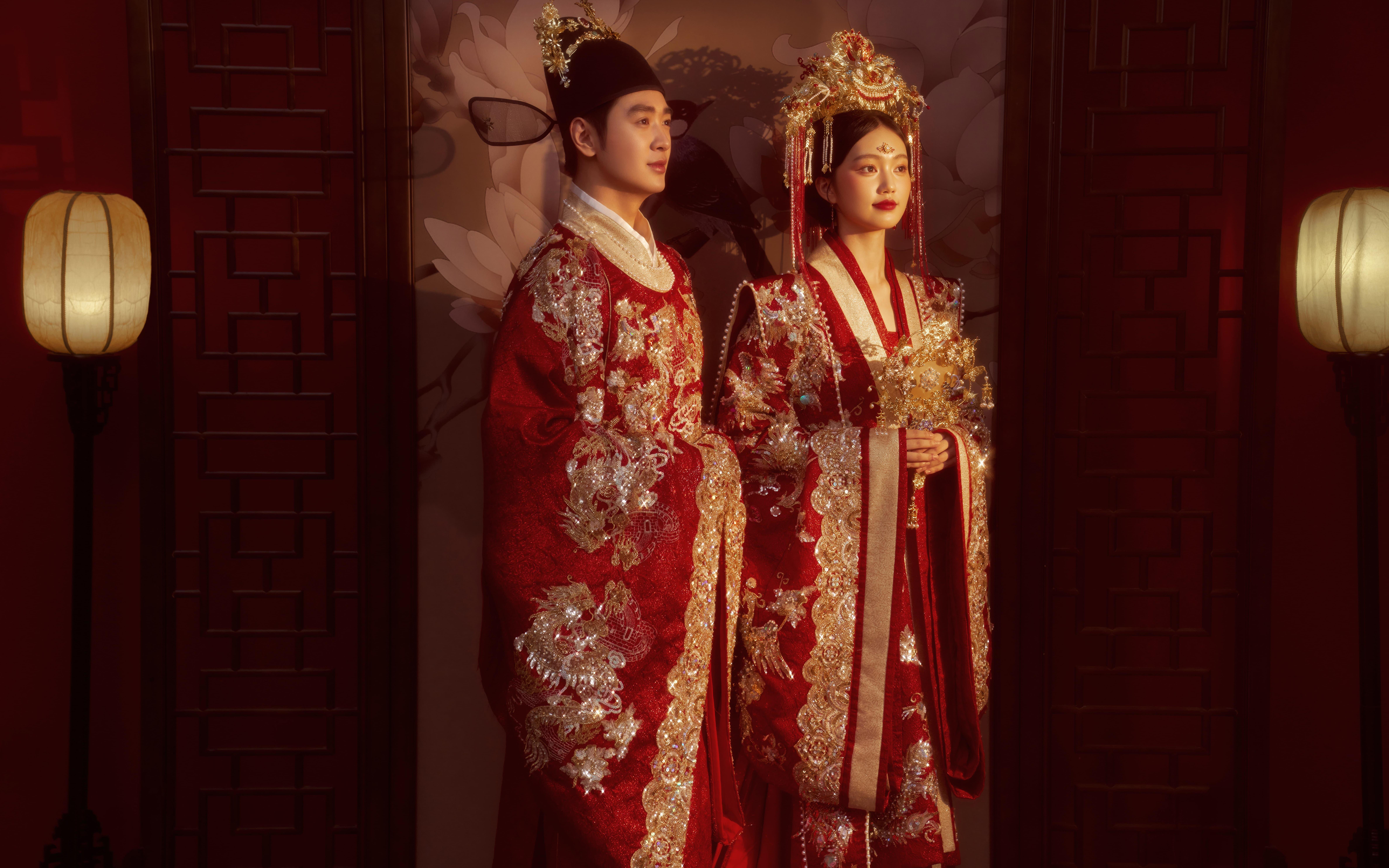 鳳冠霞帔，寫盡東方婚儀風(fēng)骨