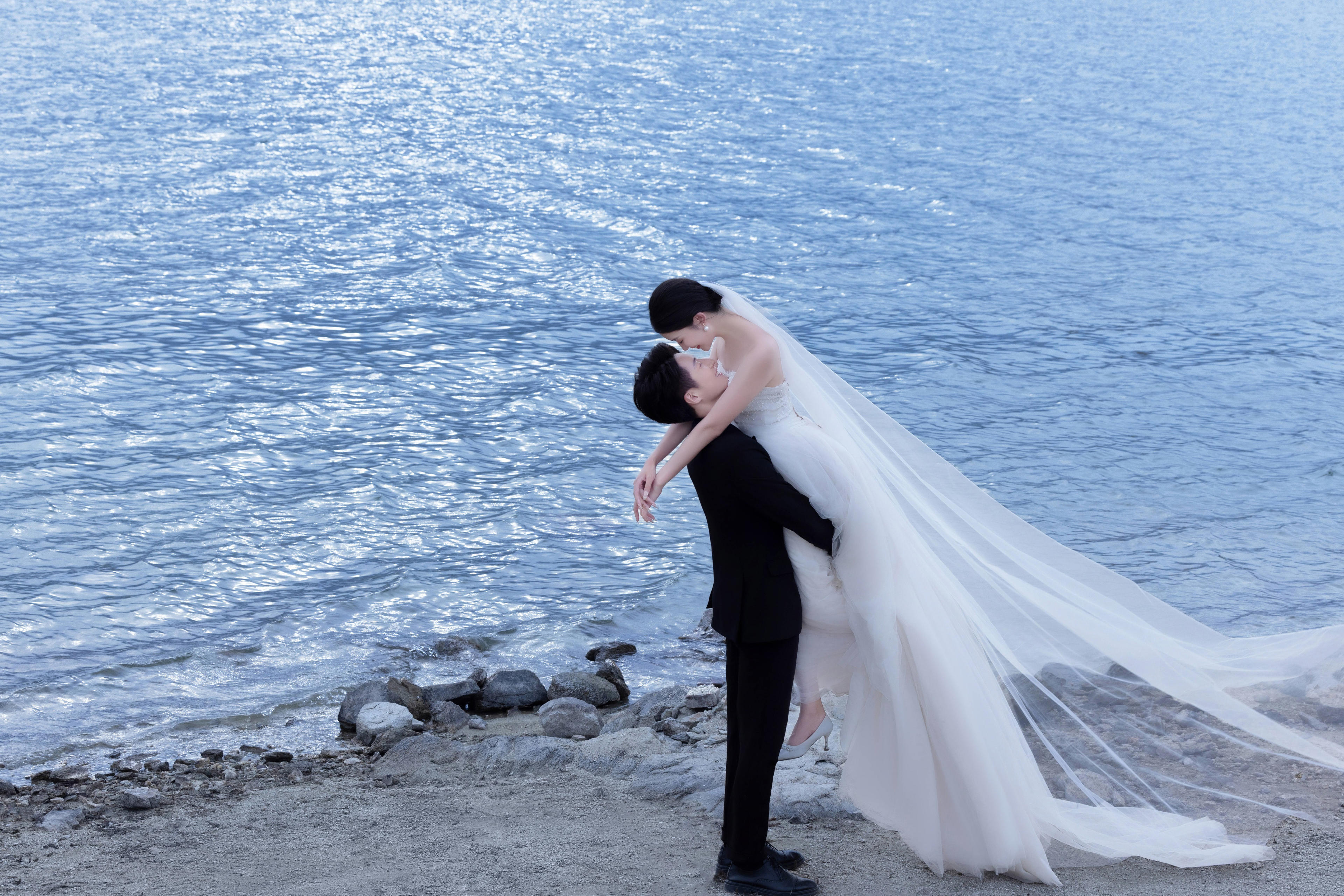 浪漫海景婚纱照！这样的氛围感真的难以抗拒