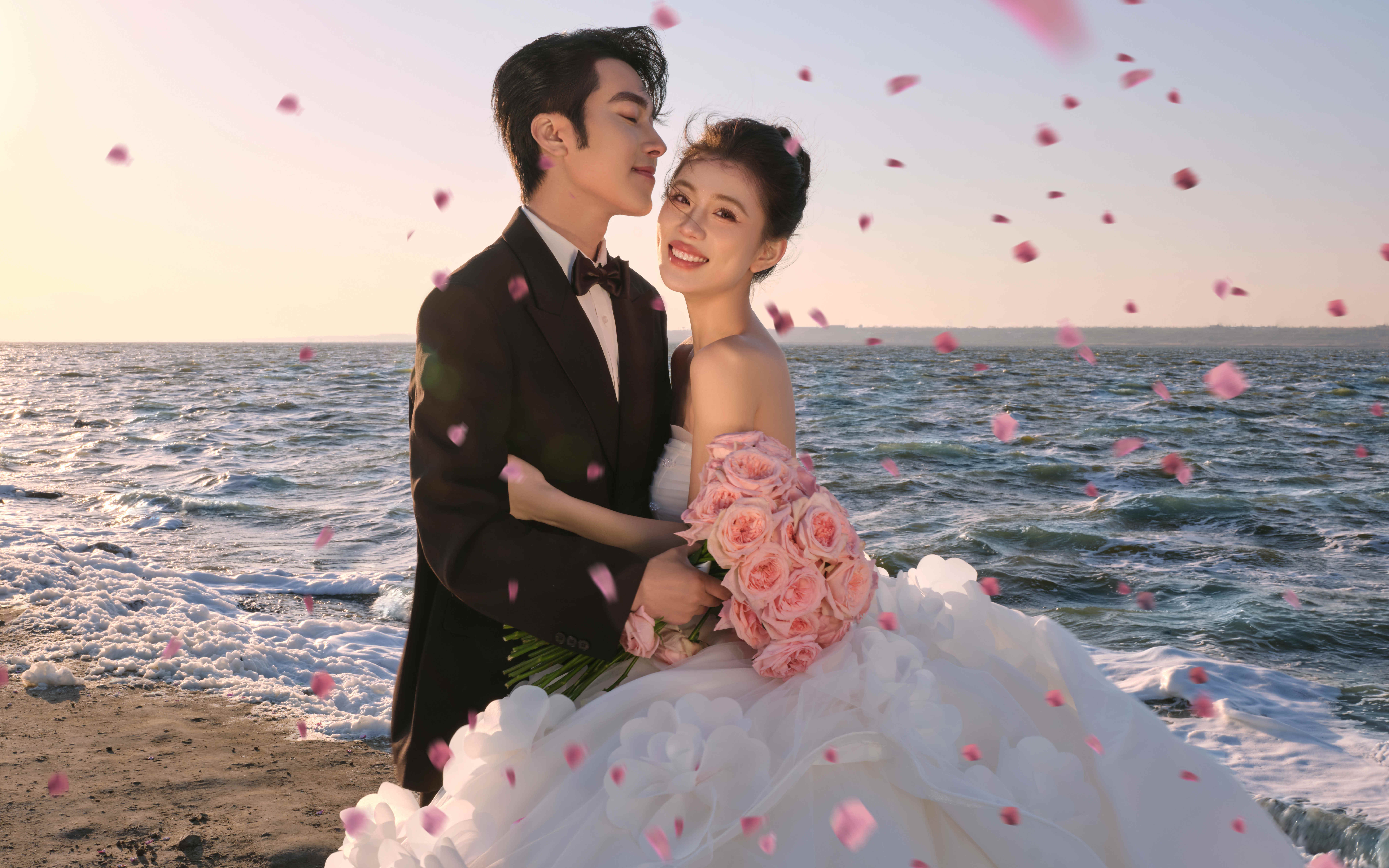 少女心爆棚！海景婚纱与夕阳共舞🌊💕