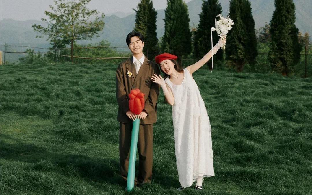 无法拒绝的草坪婚纱照l妥妥的少女感