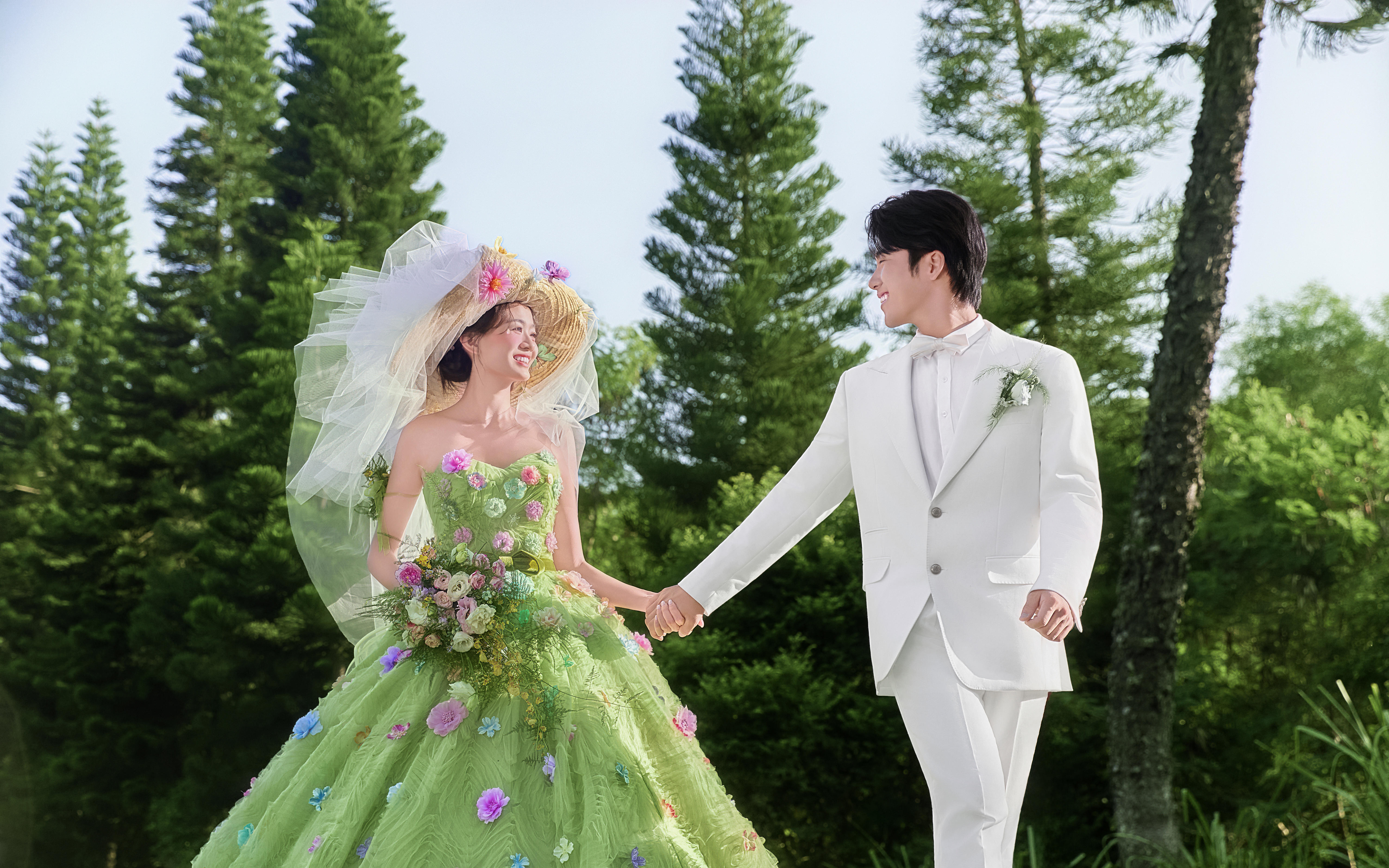 绿野仙踪现实版！森系草坪婚纱照快来拍！